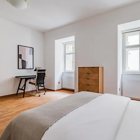 Blueground 1 Furnished Old Town Square Prg-43 דירה
